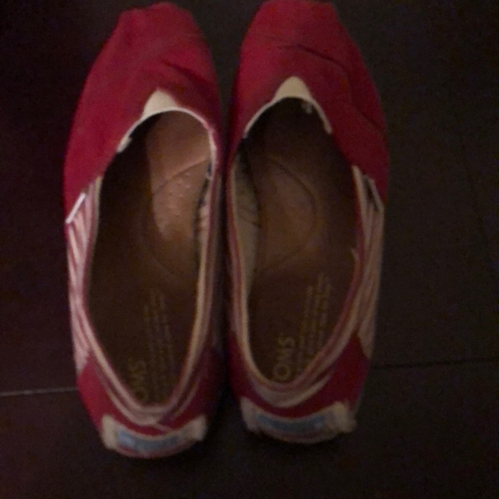 Red Toms with stripes size 8.5